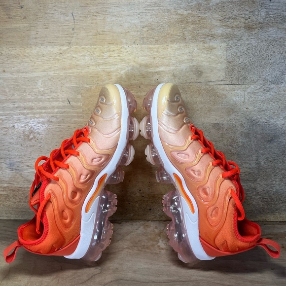Nike Air VaporMax Plus Womens Size 6.5 Running Shoes Sneakers Guava Ice - Picture 6 of 12